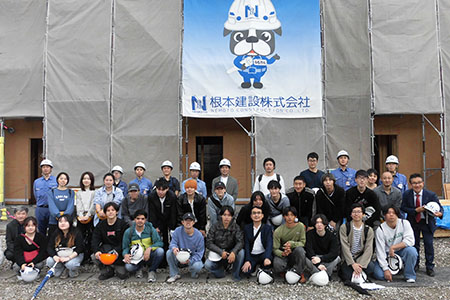 関東学院大学建築環境学部の大型木造建築現場見学会